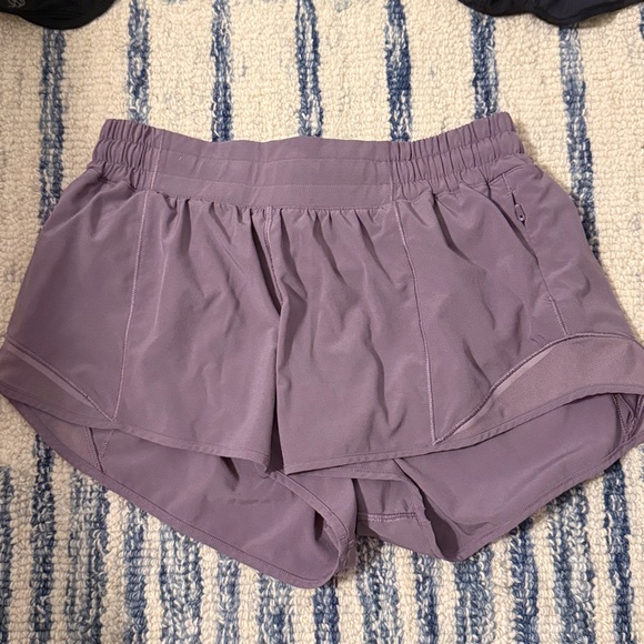 Lululemon hotty hot LR 2.5” shorts - Picture 1 of 2